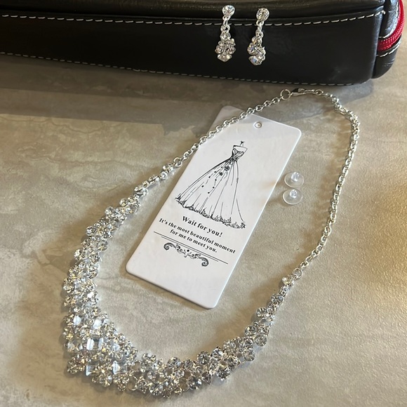 Silvertone Crystal Embellished Necklace and Earring Bridal Set  NWT - Picture 12 of 13